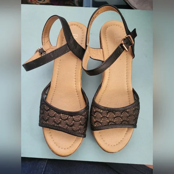 Pretty Black Lace Wedge Sandals sz 10 - Picture 1 of 7